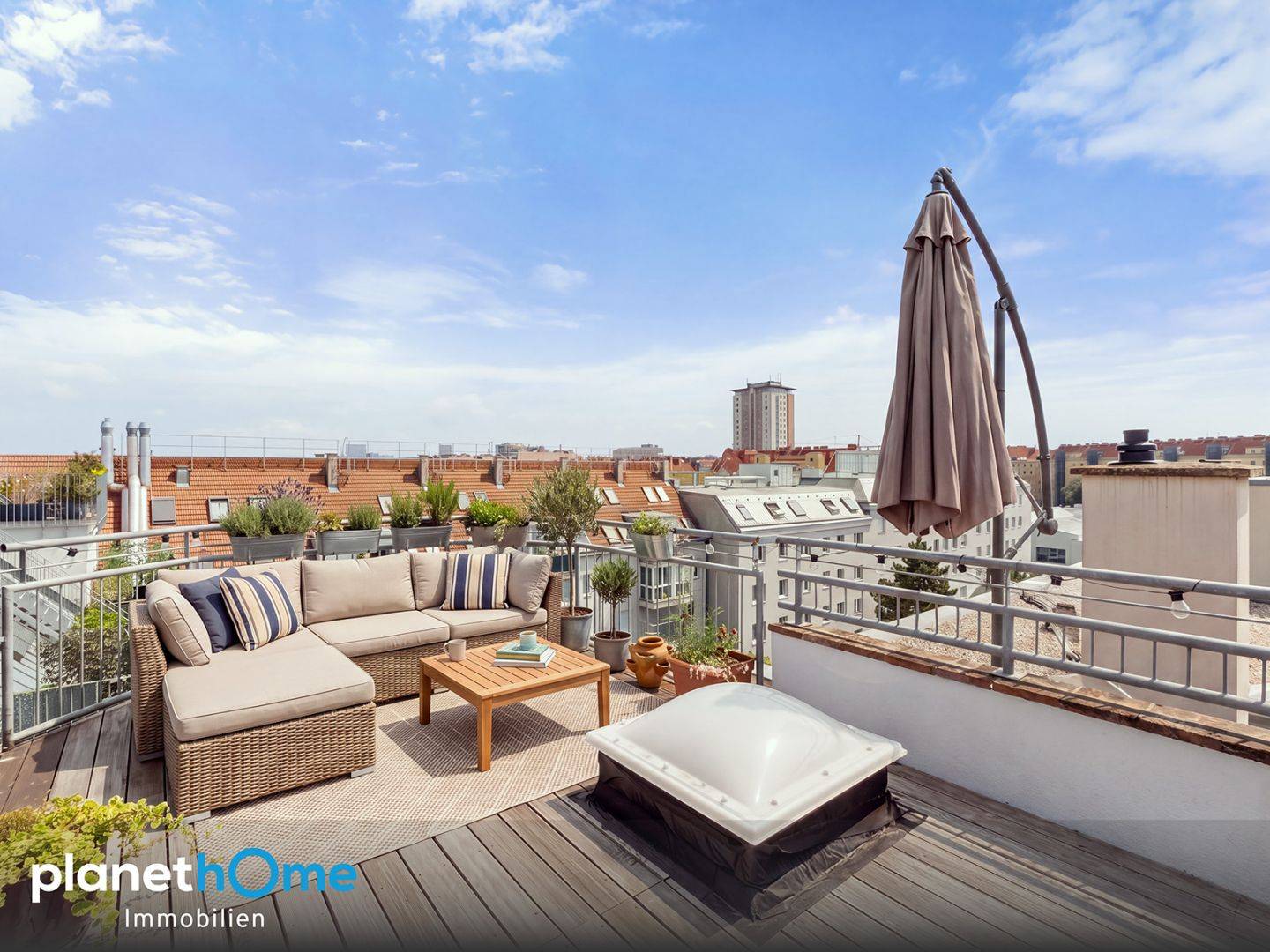 Klimatisierte Dachgeschosswohnung mit großzügiger Dachterrasse