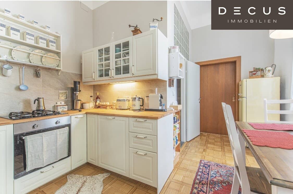 | WOHNEN NÄHE HUSARENTEMPEL | TRAUMHAFTE 2 ZIMMER ALTBAUWOHNUNG | TOPLAGE