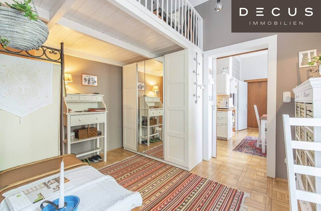 | WOHNEN NÄHE HUSARENTEMPEL | TRAUMHAFTE 2 ZIMMER ALTBAUWOHNUNG | TOPLAGE