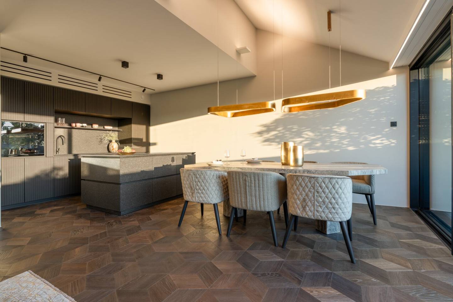 Historischer Luxus-Altbau - 2-Zimmer-Wohnung mit großer Terrasse in „Das Artmann"