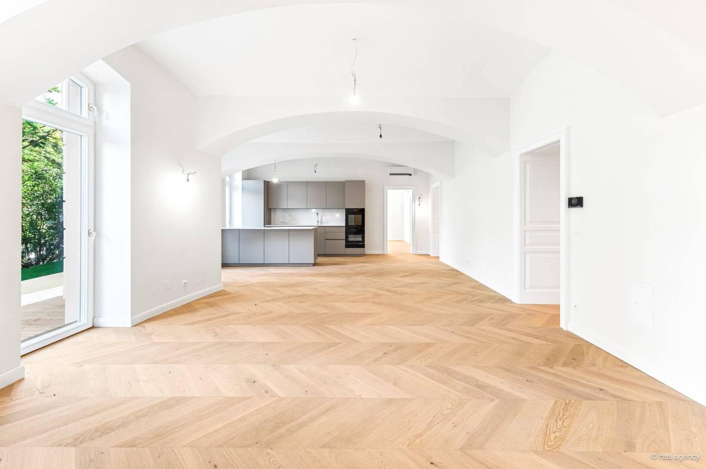 ERSTBEZUG NACH GENERALSANIERUNG: Luxus-Gartenresidenz mit Privatgarage &amp; Designer-Ausstattung – Luftwärmepumpe u. Wallbox inklusive!