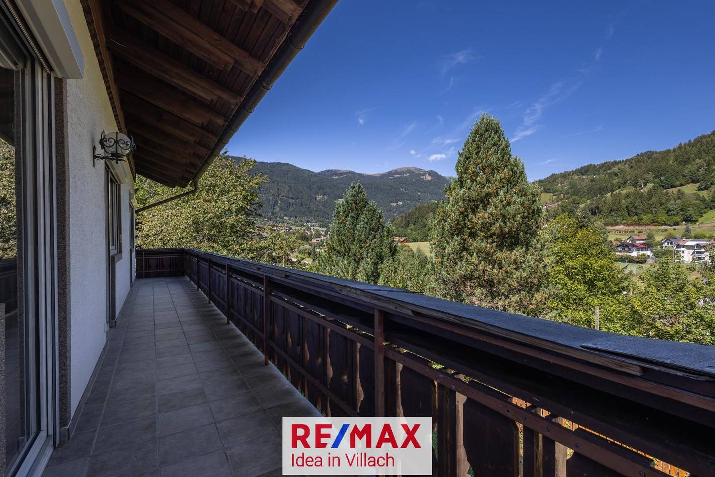 Family apartment with garden terrace and view