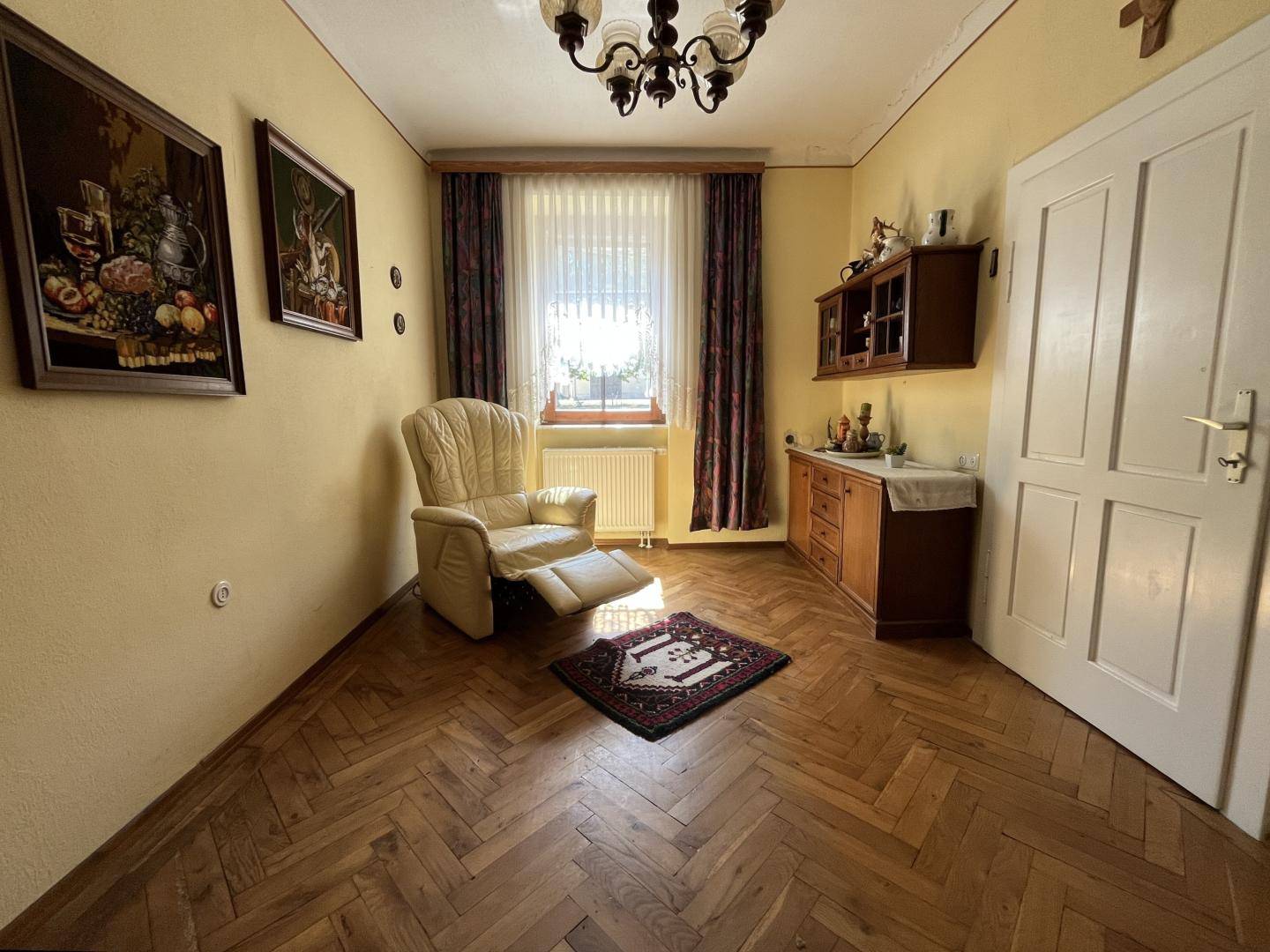 Gepflegte familienwohnung mit Garten und Garage