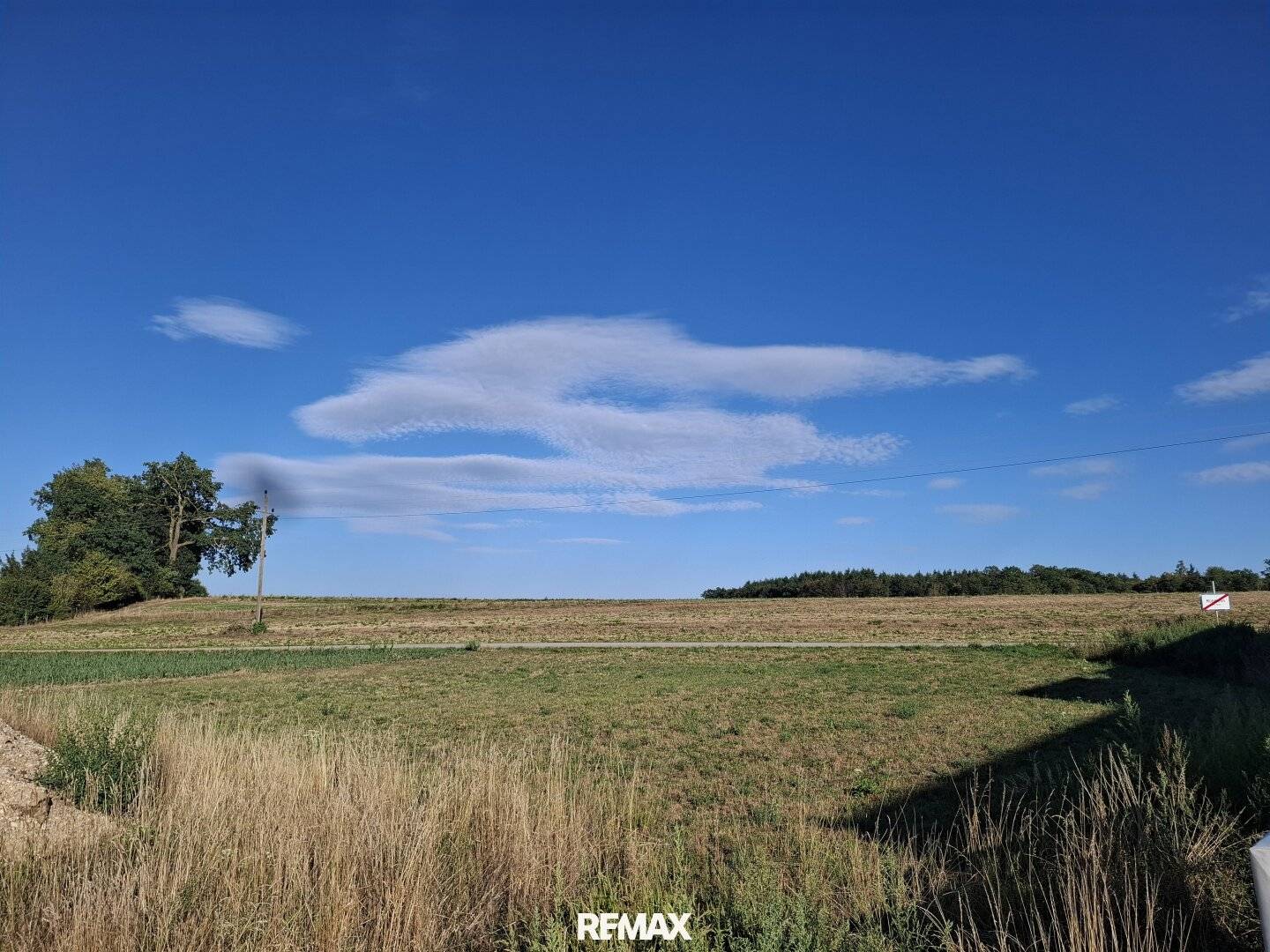 Building plot with excellent transport connections and proximity to the border