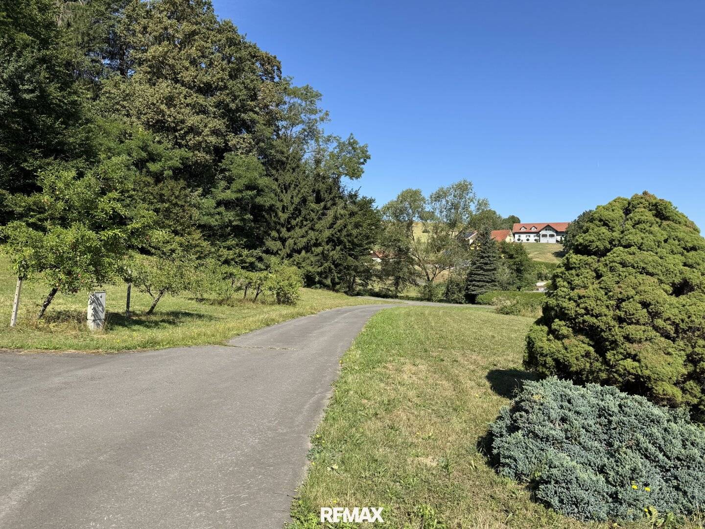 Residential house in need of renovation with large plot
