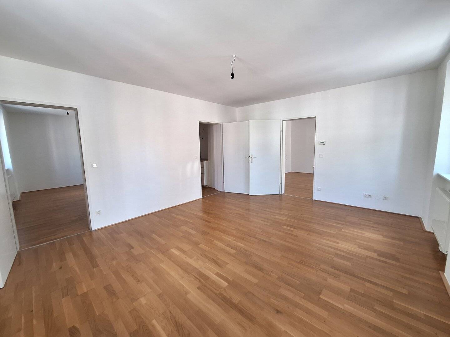 360° TOUR / Zentral gelegene, moderne 3-Zimmer-Altbauwohnung in sehr guter Lage von Purkersdorf