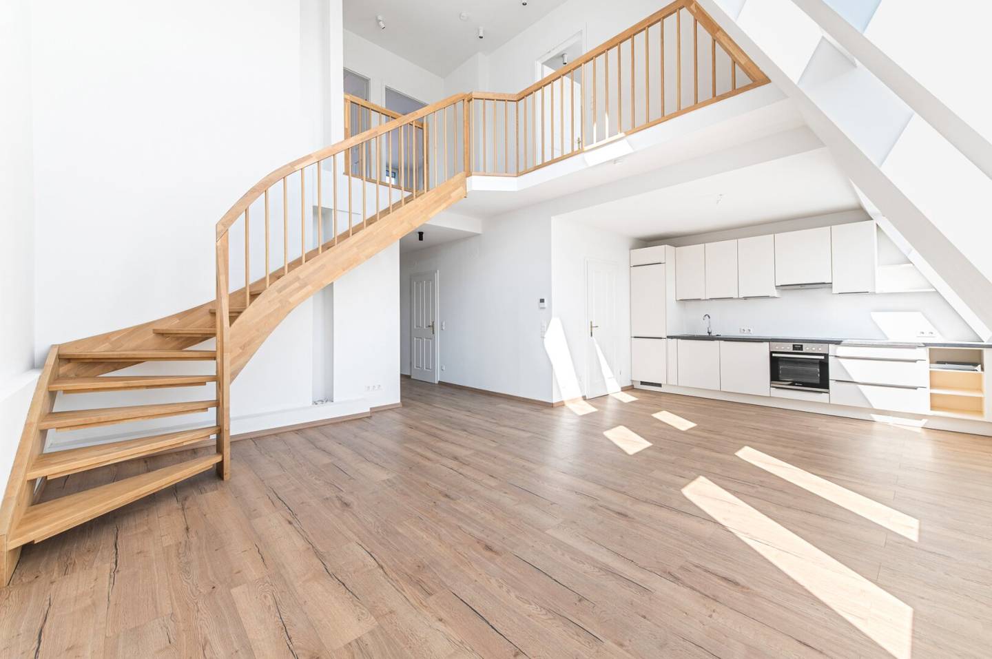Wien liegt Ihnen zu Füßen: Dachgeschoßmaisonette mit Terrasse