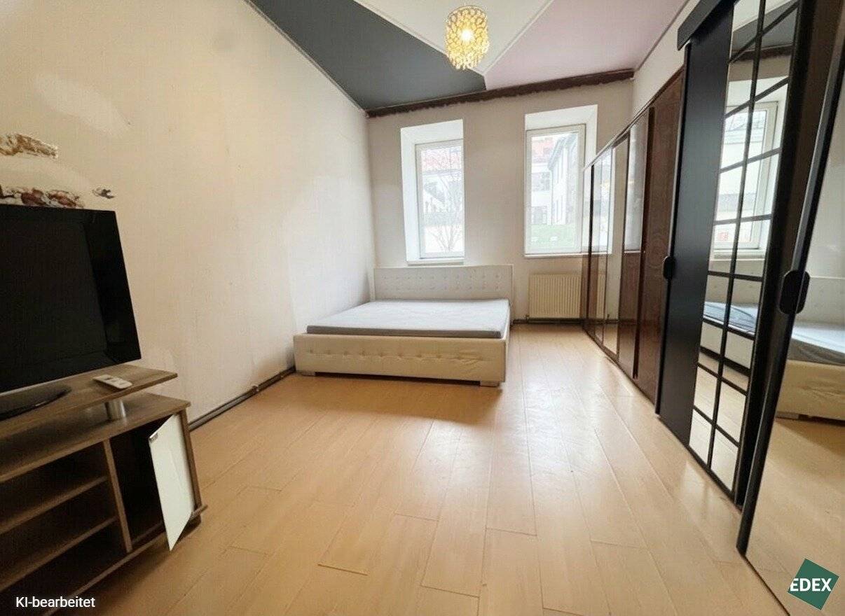 NEW PRICE, 3-room period apartment in need of renovation with development potential near Matzleinsdorfer Platz