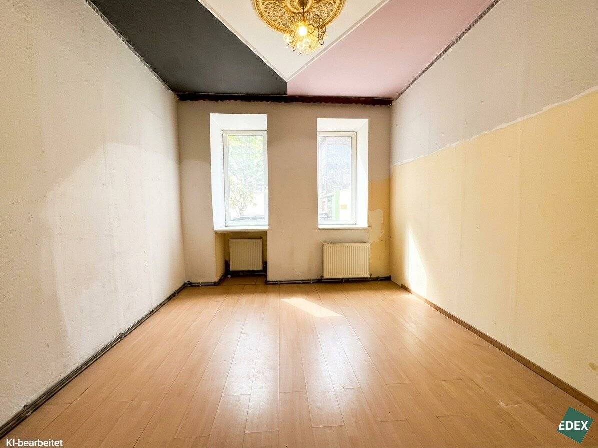 NEW PRICE - Period three-room apartment in need of renovation with development potential near Matzleinsdorfer Platz
