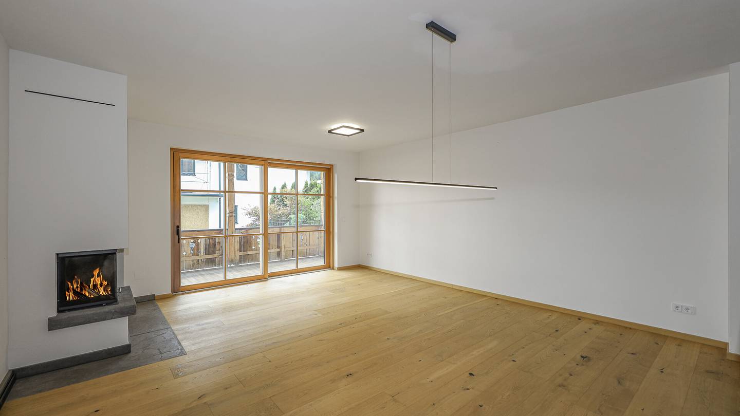 Lichtdurchflutete Wohnung mit Kamin und großer Terrasse