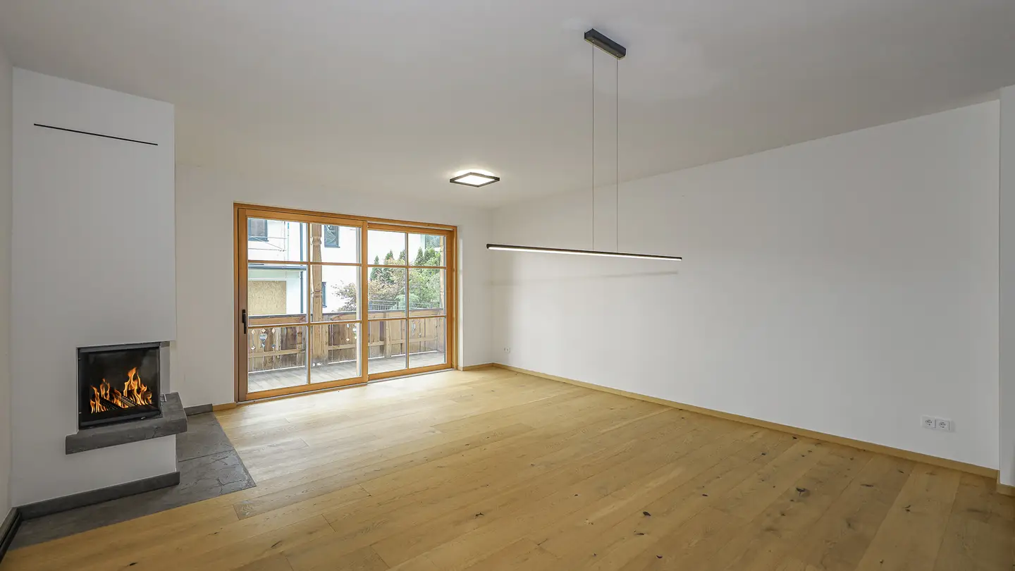Bright apartment with fireplace and large terrace