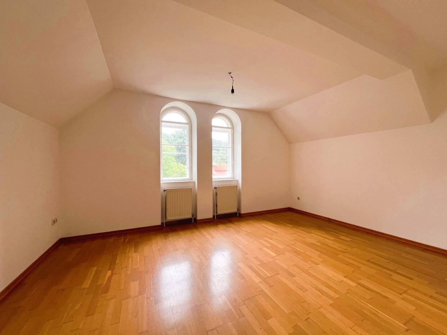 Charming 2-room apartment with shared garden use and view of greenery