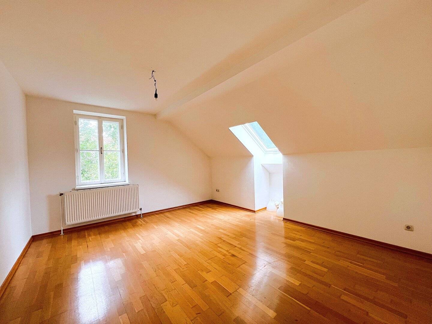 Charming 2-room apartment with shared garden use and view of greenery