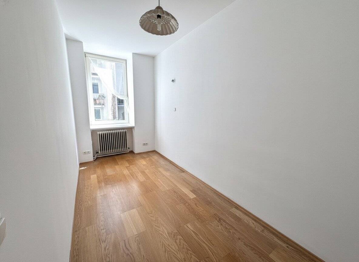 Entzückende Altbauwohnung in eleganter Ruhelage und U-Bahn Nähe