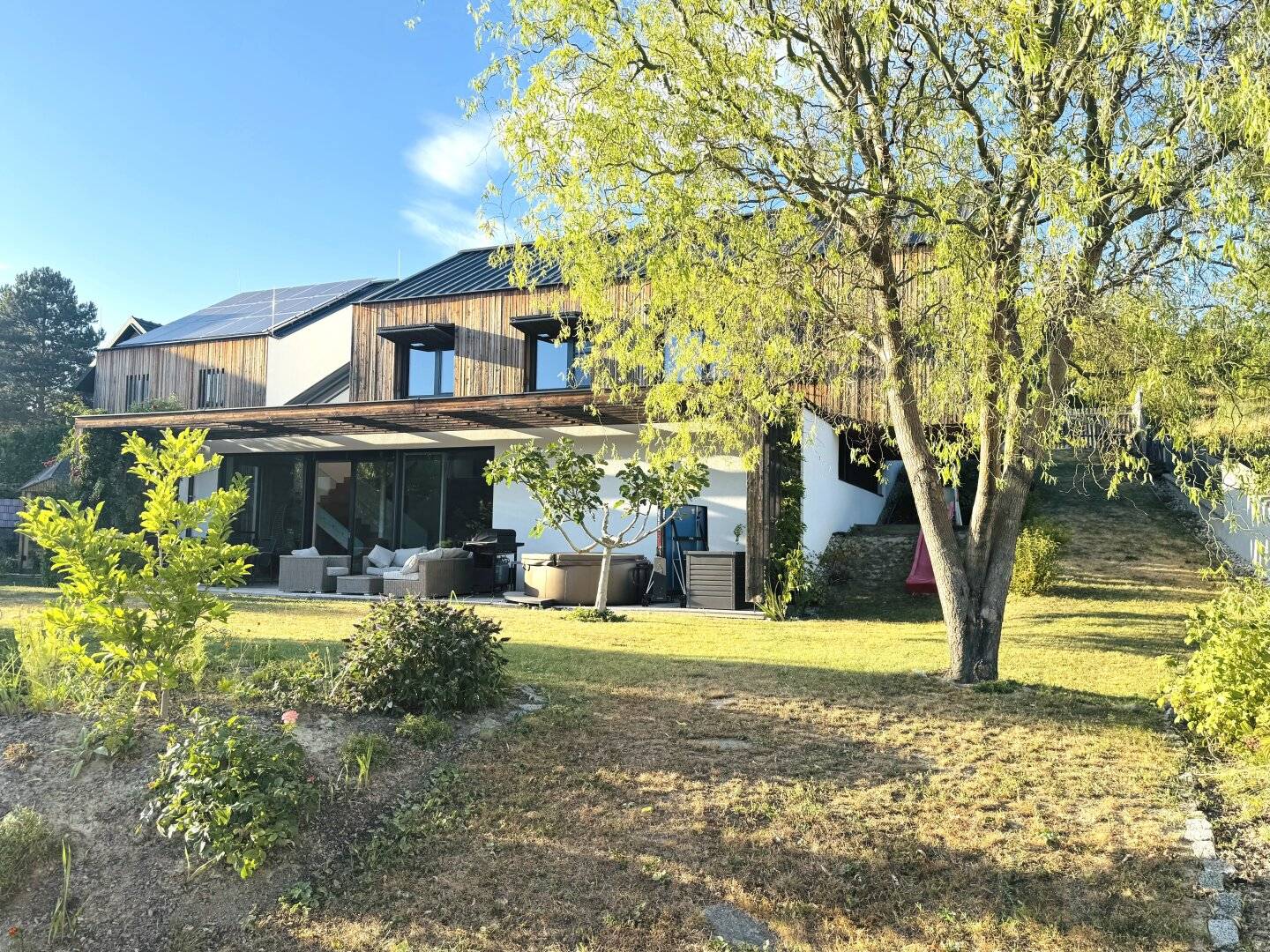 WOHNEN AM WEINBERG MIT WEITBLICK ÜBER DAS KREMSTAL