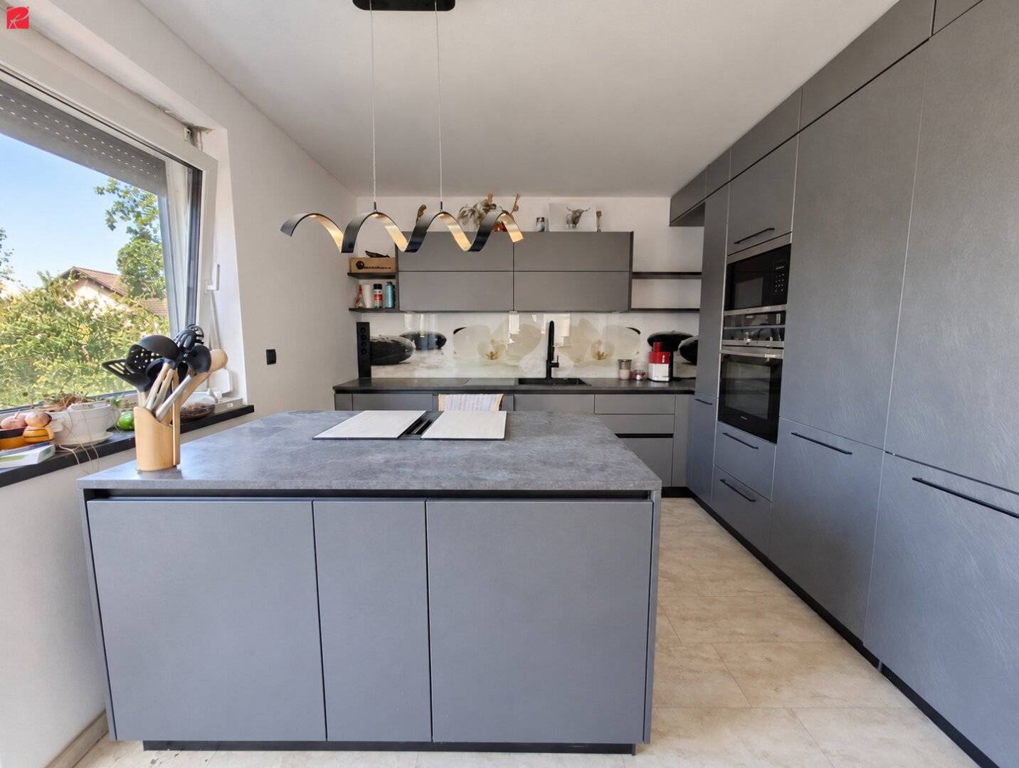 Renovated ground floor with terrace &amp; pool