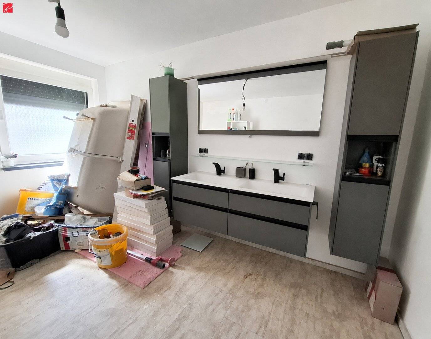 Renovated ground floor with terrace &amp; pool
