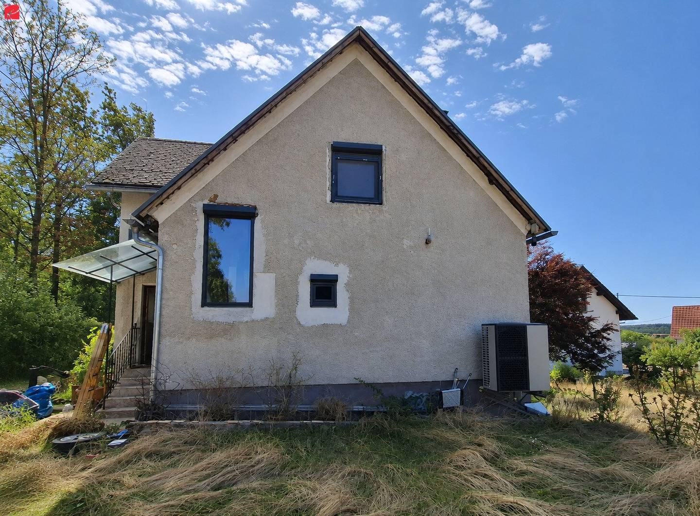 Renovated ground floor with terrace &amp; pool