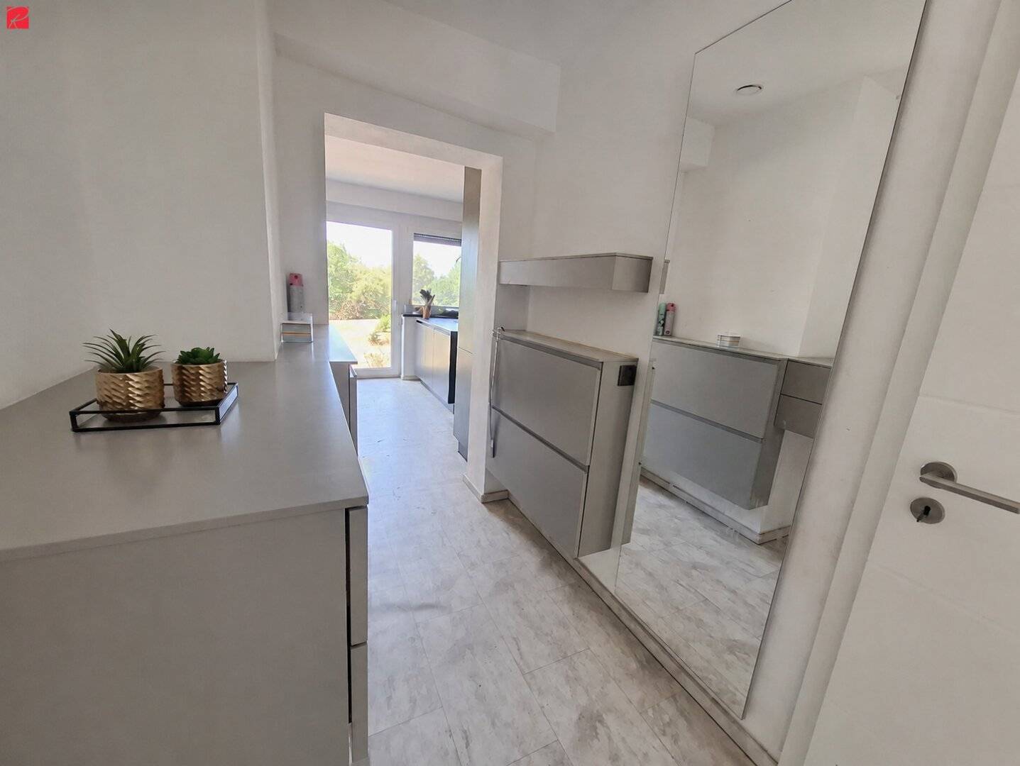 Renovated ground floor with terrace &amp; pool