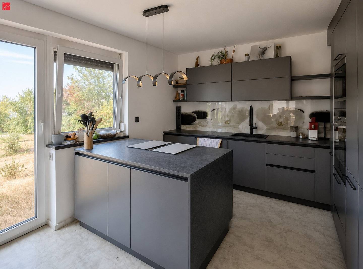 Renovated ground floor with terrace &amp; pool