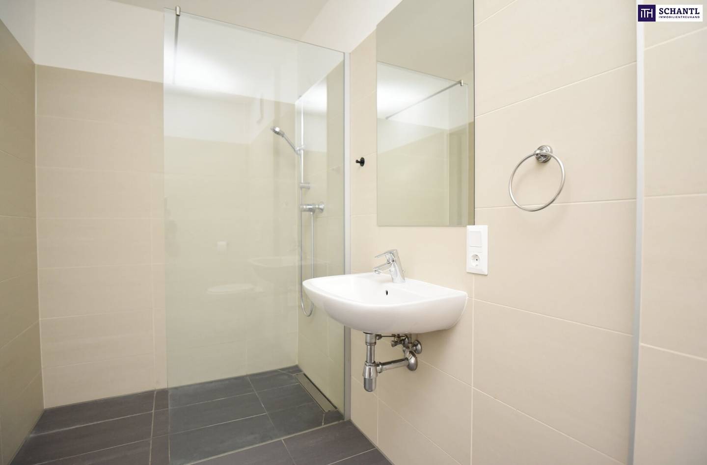 Save with Geothermal Energy: Bright, Quiet Corner Apartment Facing the Courtyard in Graz