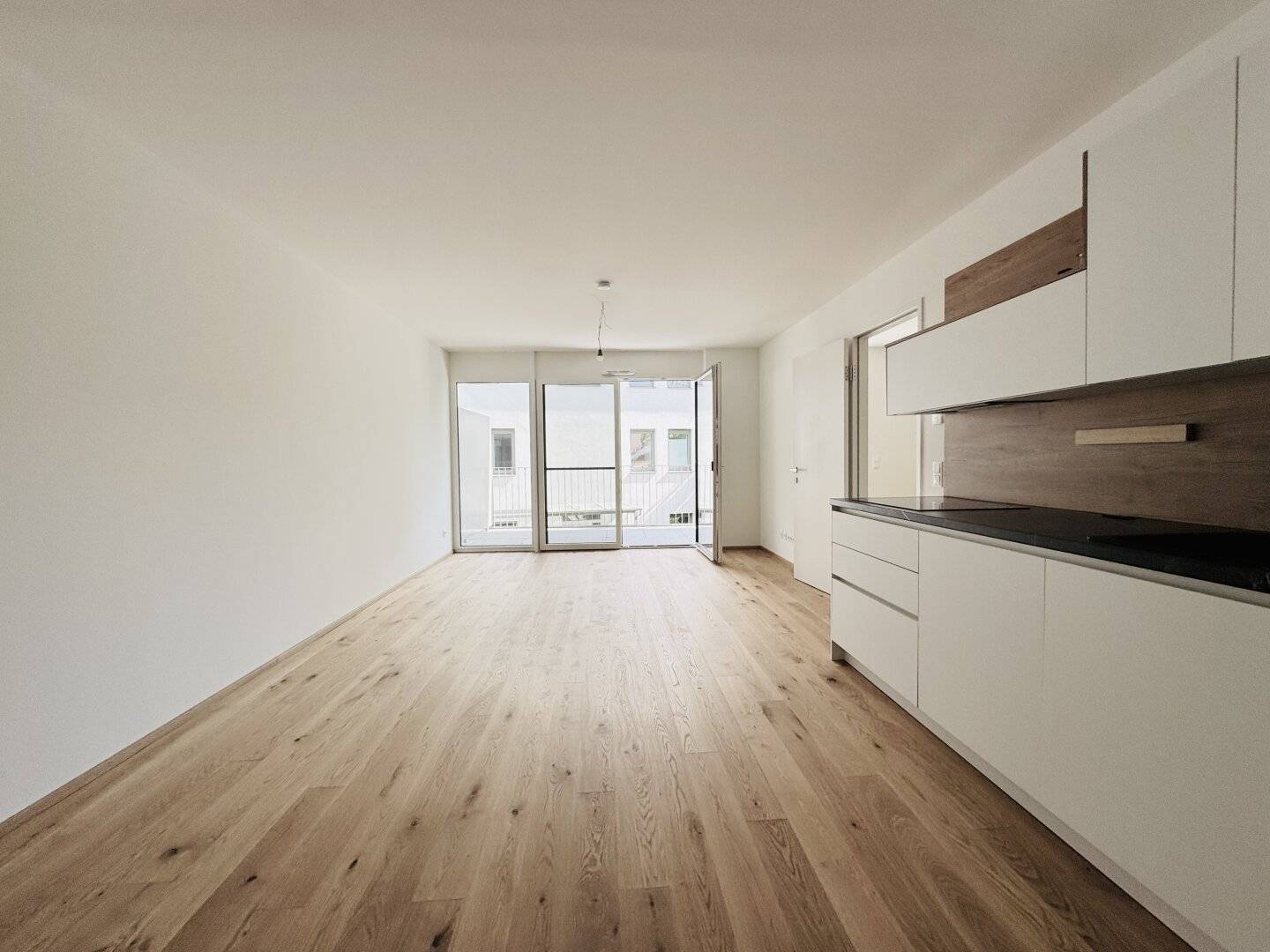 Mödling: Exclusive Apartment with Balcony and Private Garden - Living Comfort at the Highest Level!