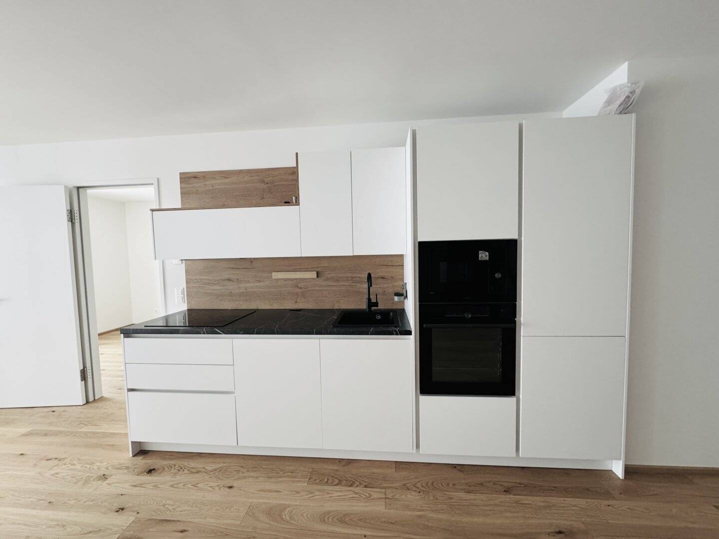 Mödling: Exclusive Apartment with Balcony and Private Garden - Living Comfort at the Highest Level!