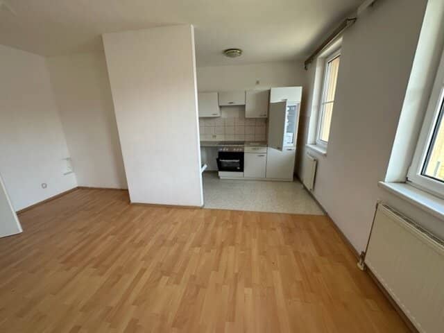 Bright 3-room apartment with central room layout and included car parking space