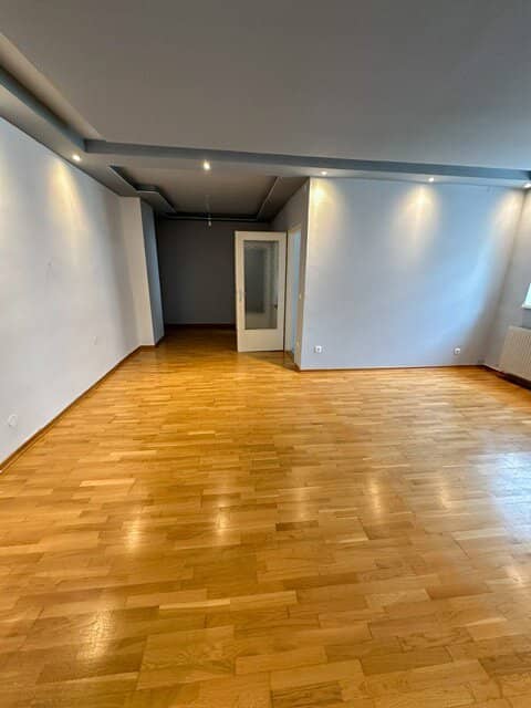 Charming 3-room apartment with practical layout and parking space