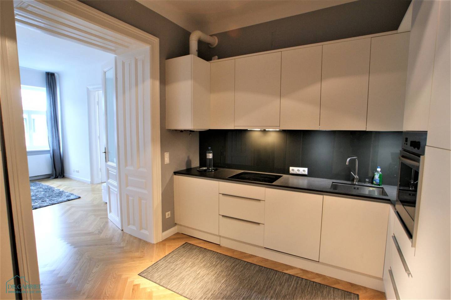 ELEGANTE VOLLMÖBLIERTE WOHNUNG