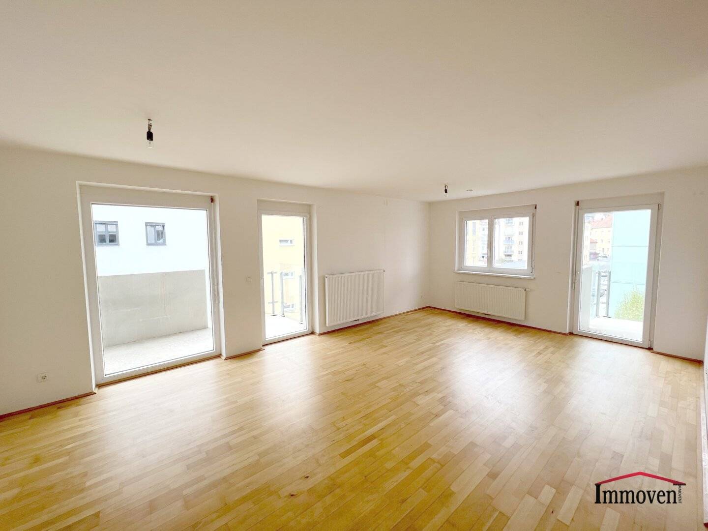 Large 4-room apartment with two outdoor areas