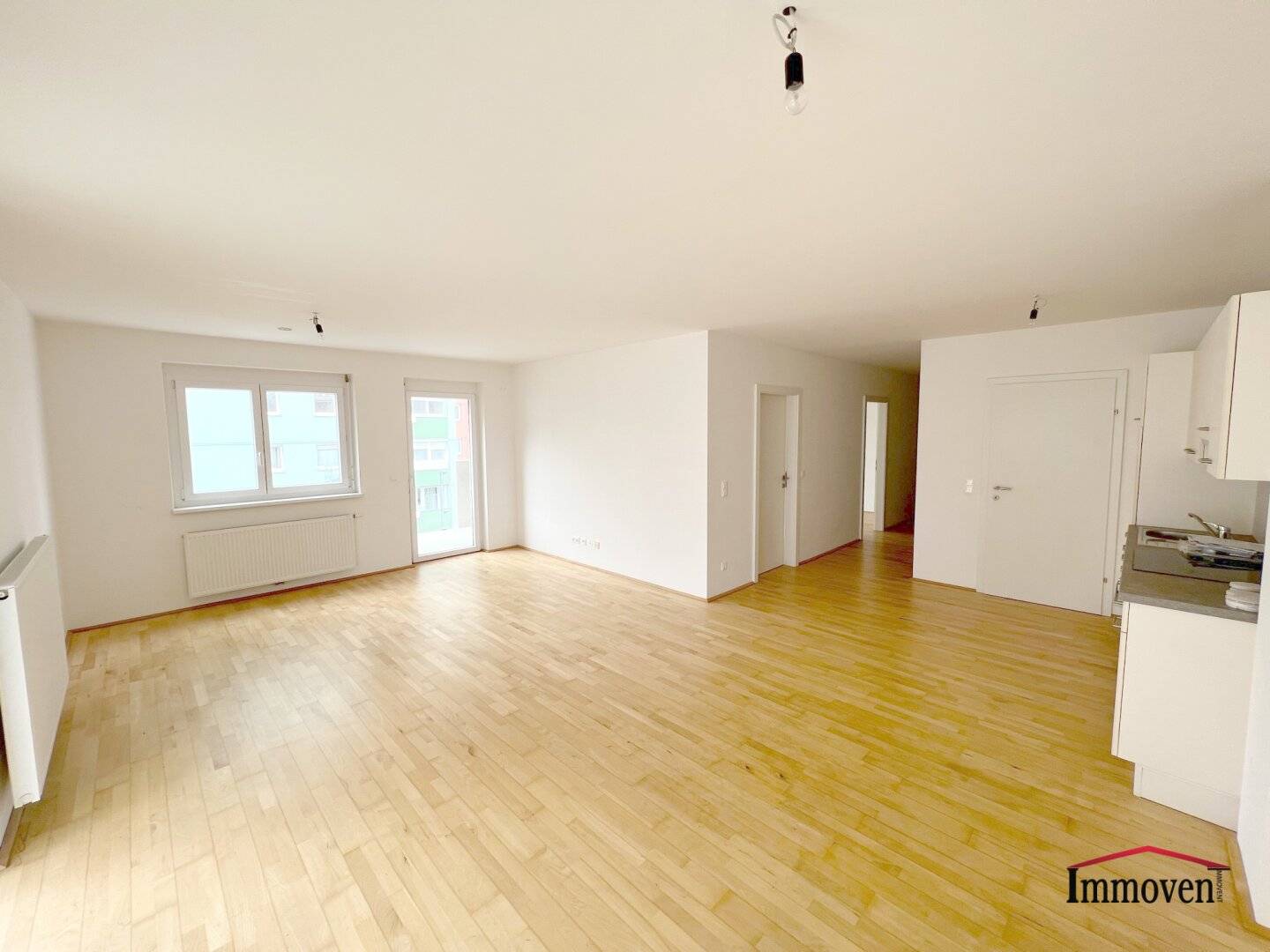 Large 4-room apartment with two outdoor areas