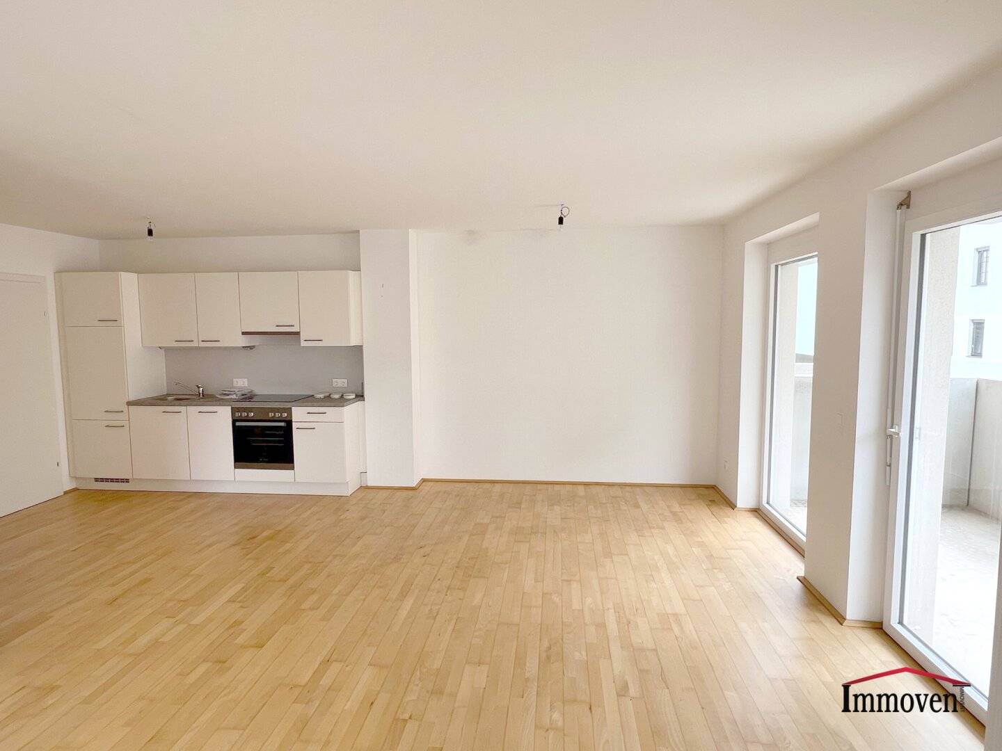 Large 4-room apartment with two outdoor areas