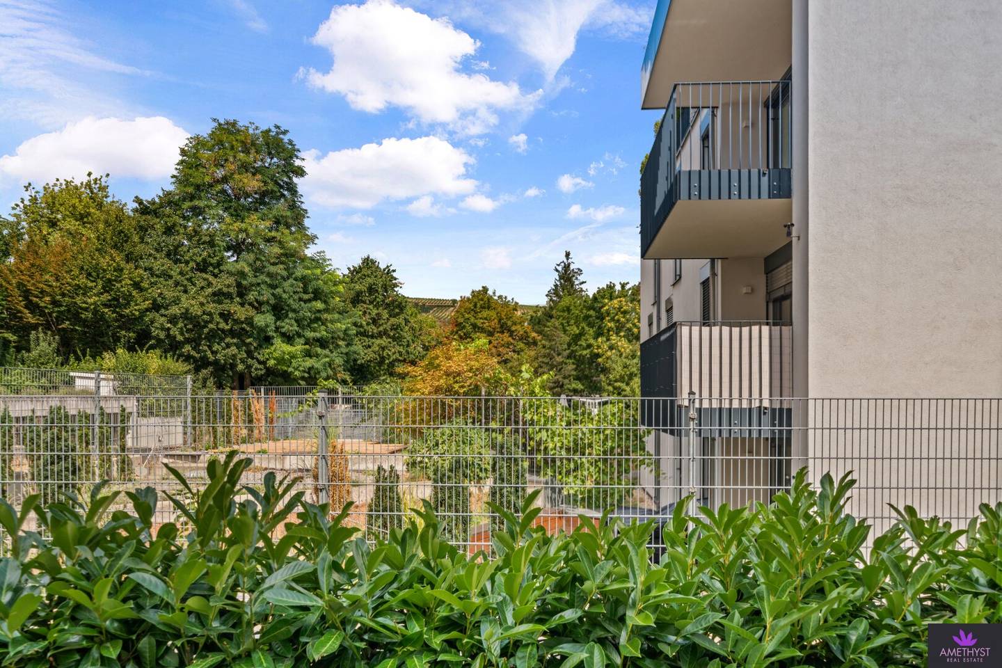Wunderschöne, moderne Gartenwohnung mit zwei Eigengärten – begehrte Ruhelage nahe Beethovengang, Weinbergen &amp; Grinzing