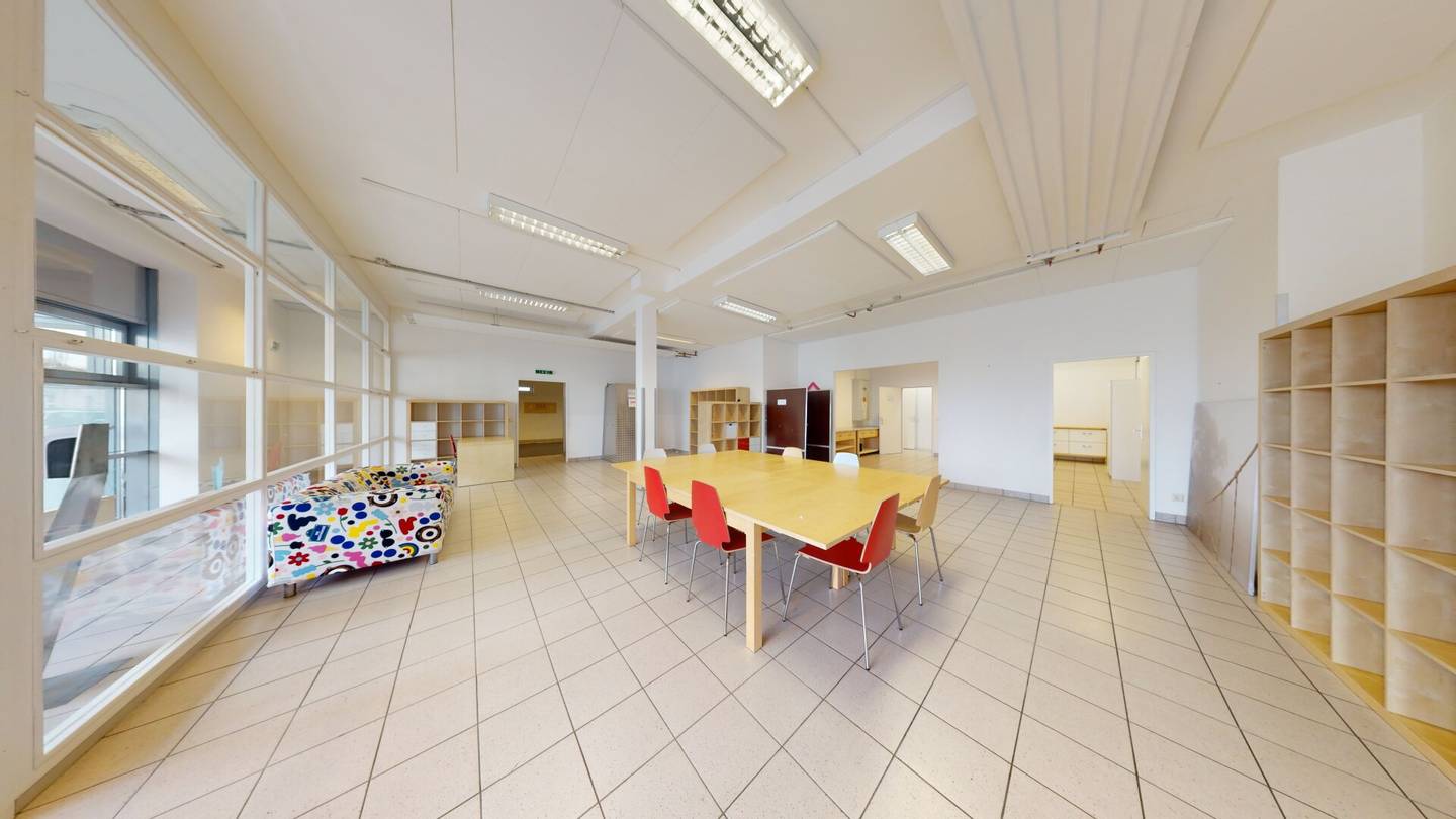 Well located office/warehouse/commercial premises - 234 m² - versatile use