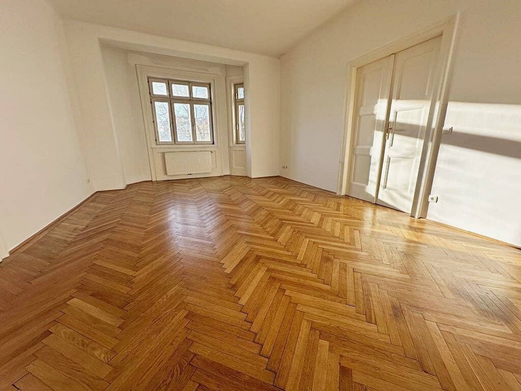 SCHÜTTELSTRASSE, PRATERCOTTAGE, 112 m² old building with balcony, 4 rooms, kitchen, bathtub, parquet, 2nd floor with lift, Danube Canal