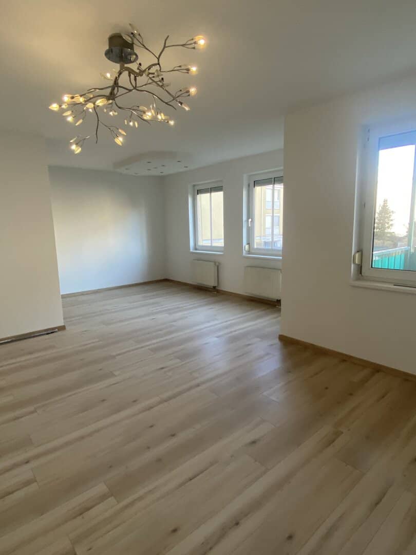 Sunny west-facing 3.5 room apartment with quiet balcony including kitchen near Badner Bahn