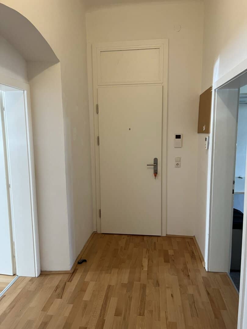 IBK-Wilten: 2-room apartment with loggia in perfect location near clinic and center
