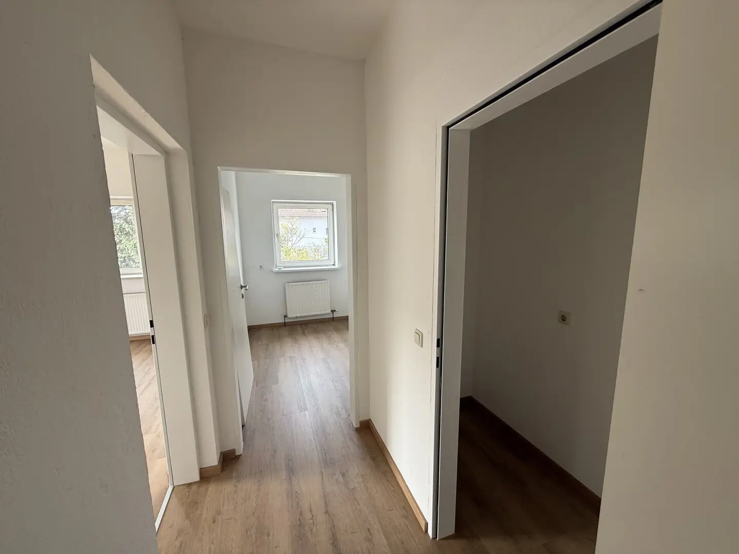 Sanierungsbedürftige 4-Zimmer-Wohnung inkl. Parkplatz