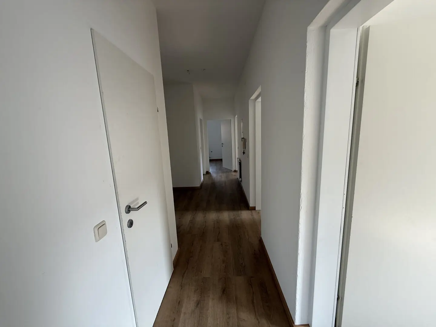 Sanierungsbedürftige 4-Zimmer-Wohnung inkl. Parkplatz