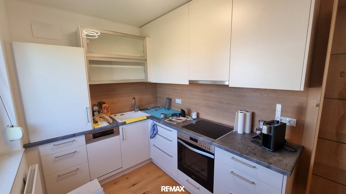 Well-maintained 2-room condominium with loggia and garage parking space in St. Pölten