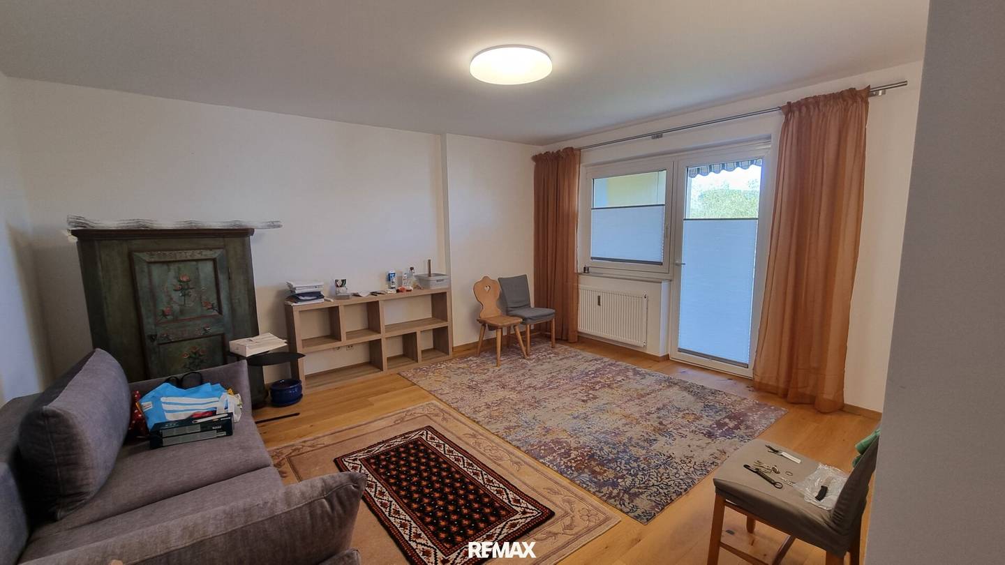 Well-maintained 2-room condominium with loggia and garage parking space in St. Pölten