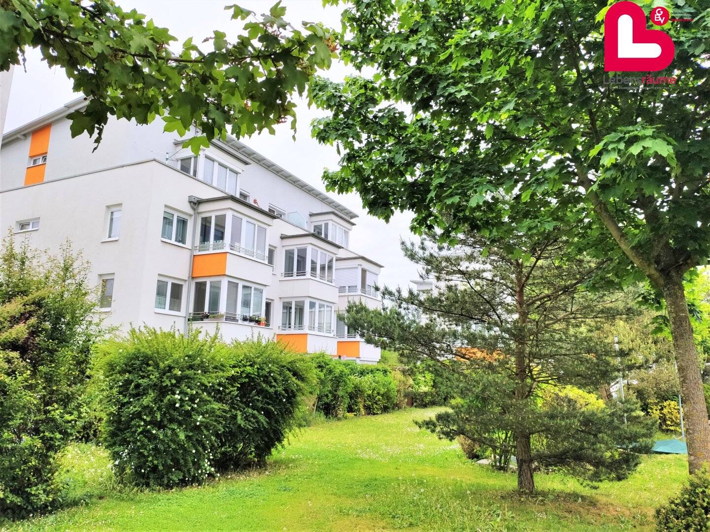 Very beautiful 3-room apartment in Kremsdorf with loggia and underground parking space