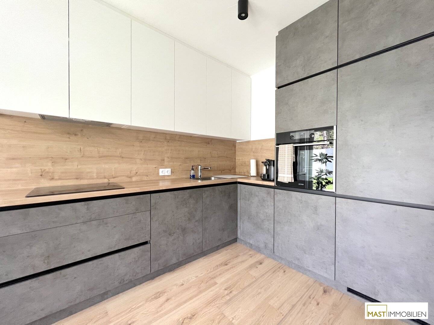 Very bright, well laid-out 3-room apartment with terrace