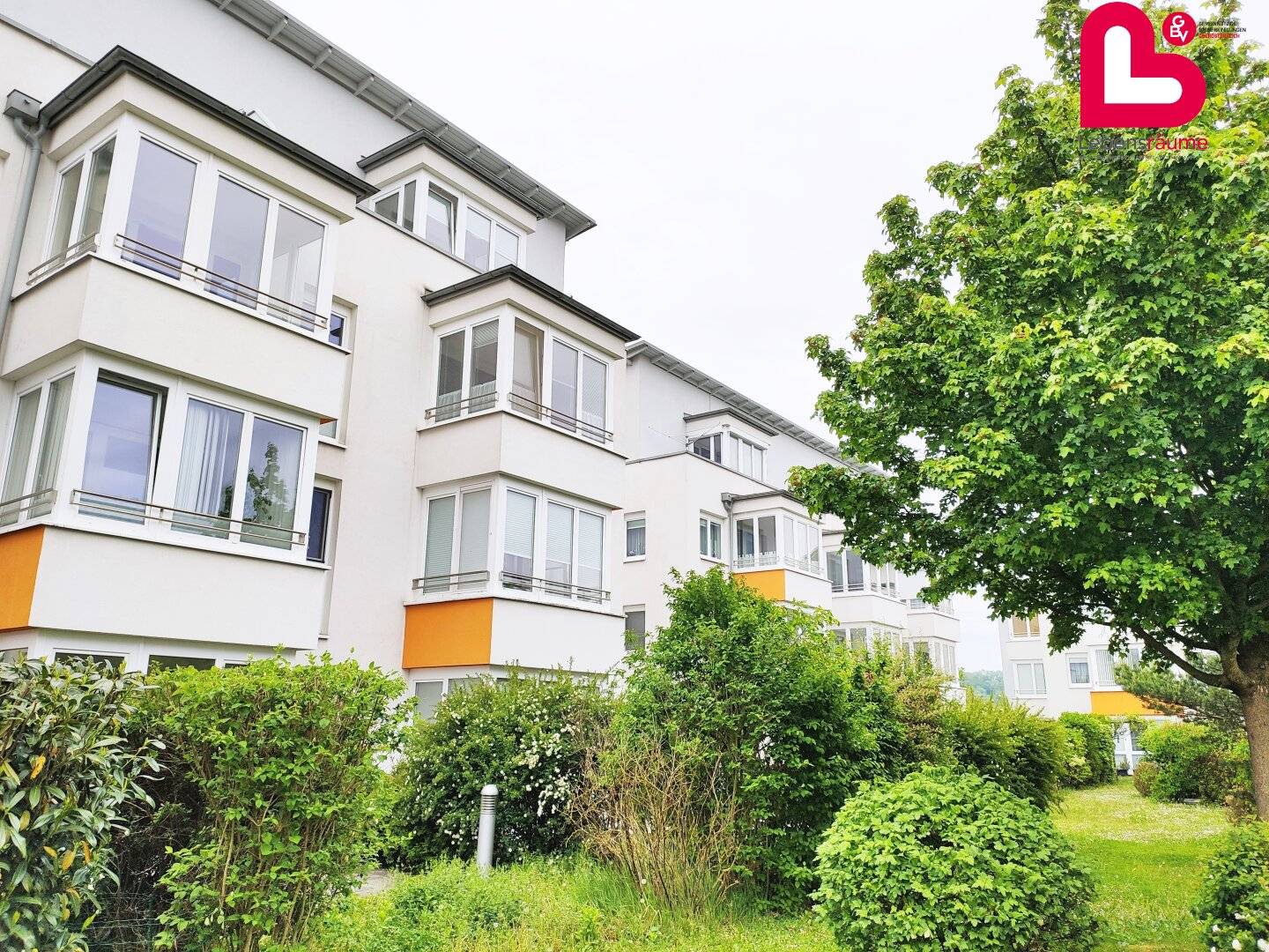 Great 4-room apartment in Kremsdorf with loggia and underground parking space