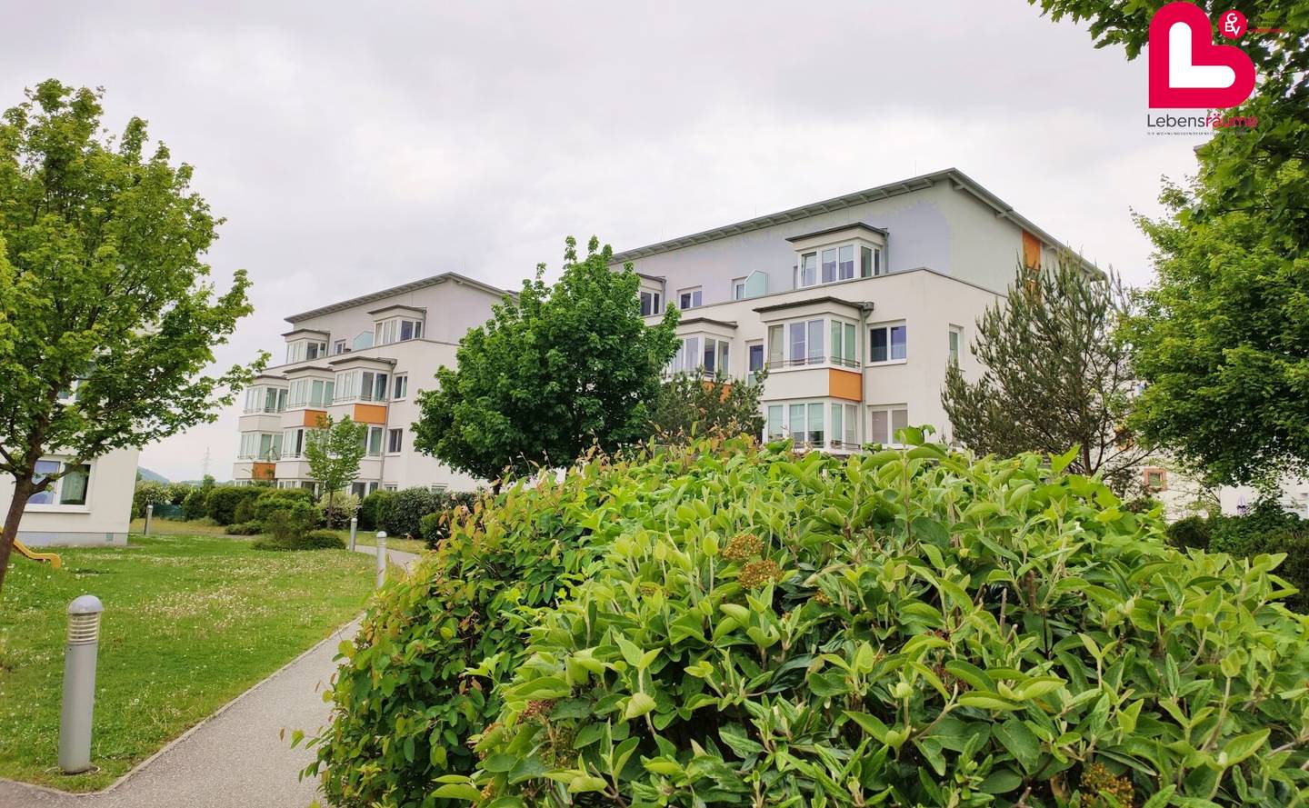 Great 4-room apartment in Kremsdorf with loggia and underground parking space