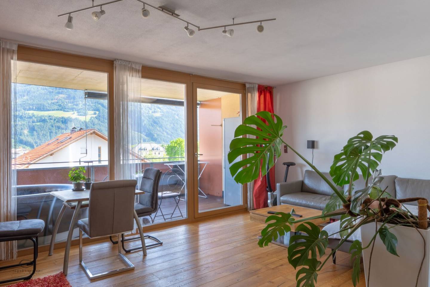 Sonnige Dachgeschoss- Wohnung in zentrumsnaher Lage