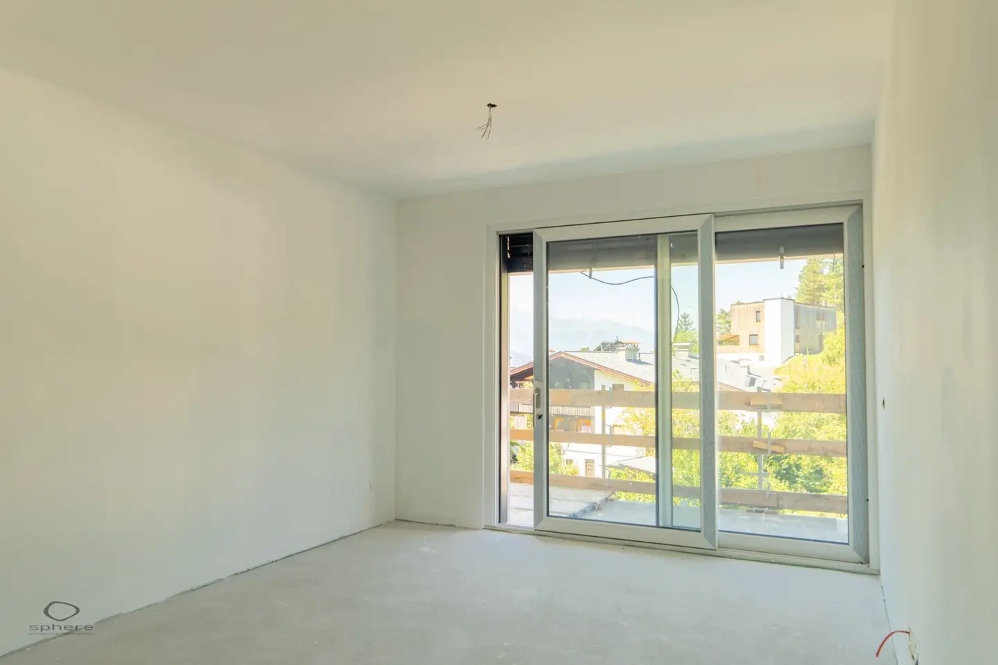 ÈVOLUER - Attractive top floor apartment with sunny balcony