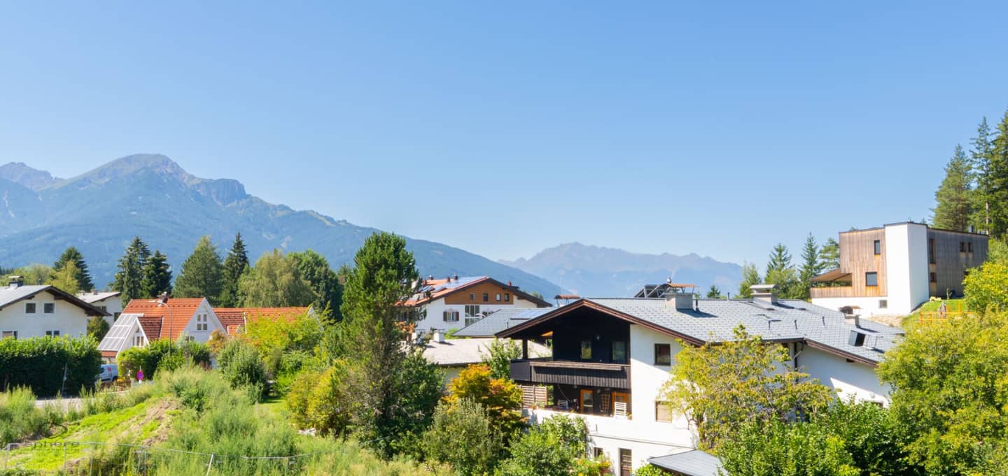 ÈVOLUER - Attractive Attic Apartment with Sunny Balcony