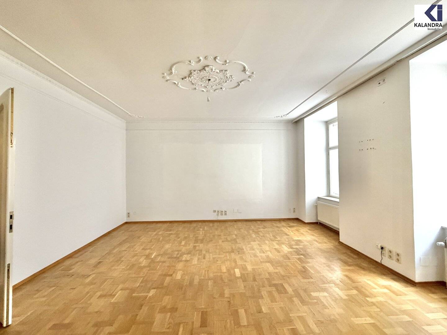 360 TOUR //CLASSIC OLD BUILDING APARTMENT IN PALAIS ESTERHAZY